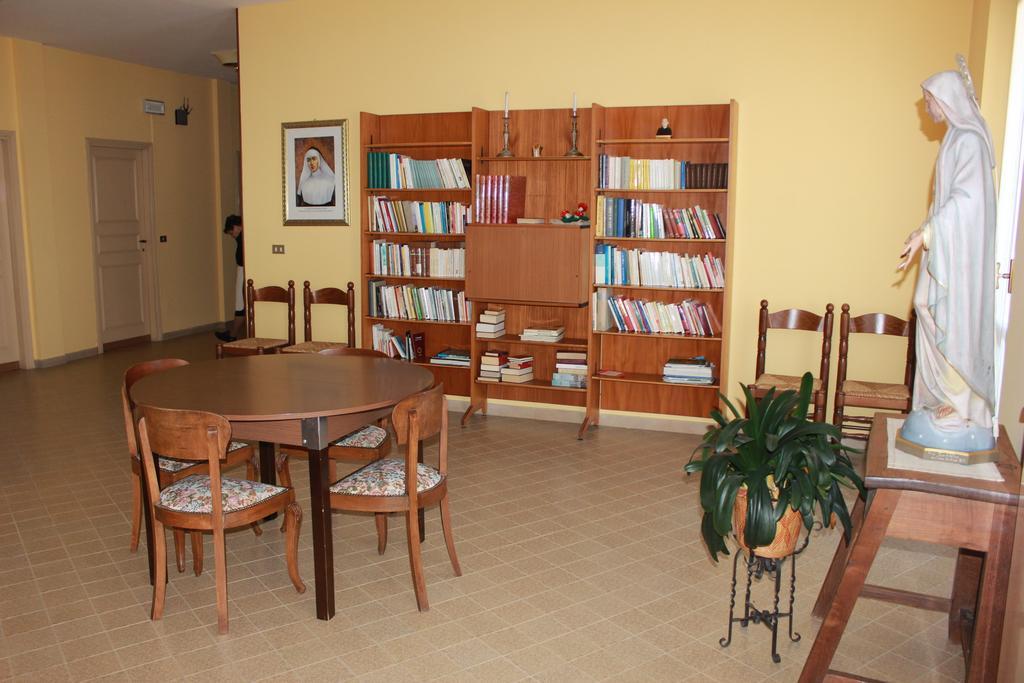 Centro Di Spiritualita Maria Candida Armeno Buitenkant foto