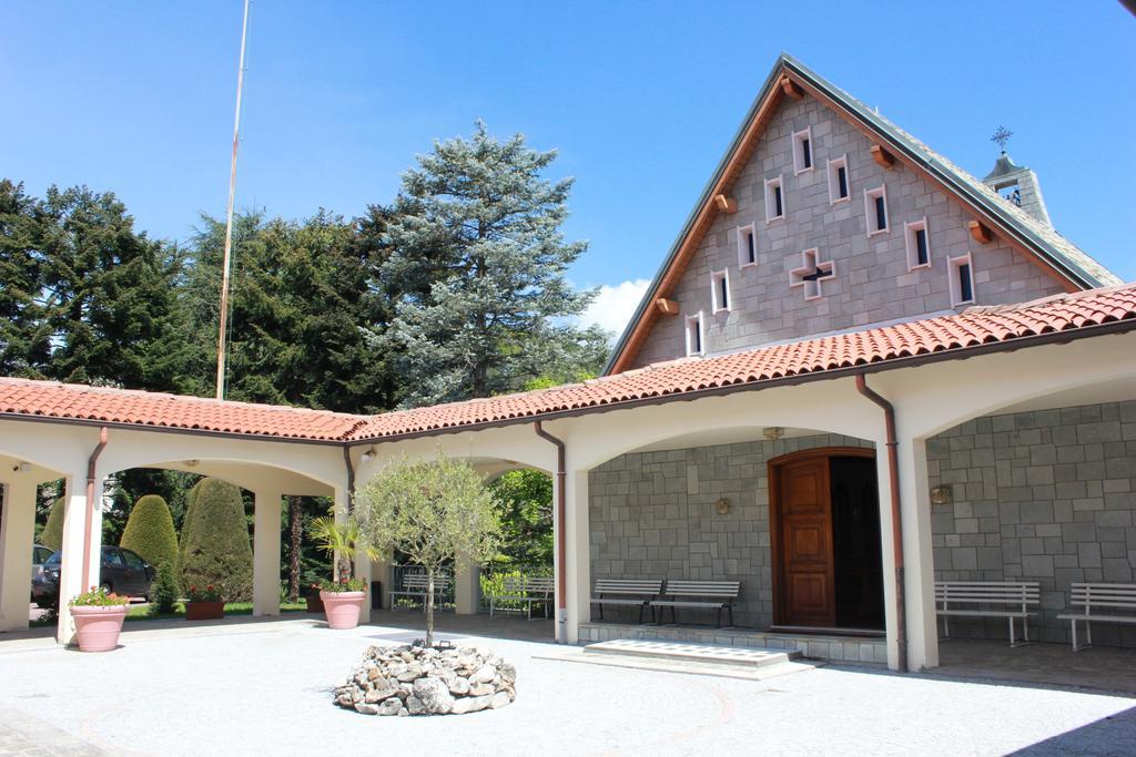 Centro Di Spiritualita Maria Candida Armeno Buitenkant foto
