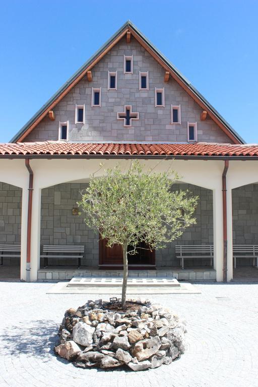 Centro Di Spiritualita Maria Candida Armeno Buitenkant foto
